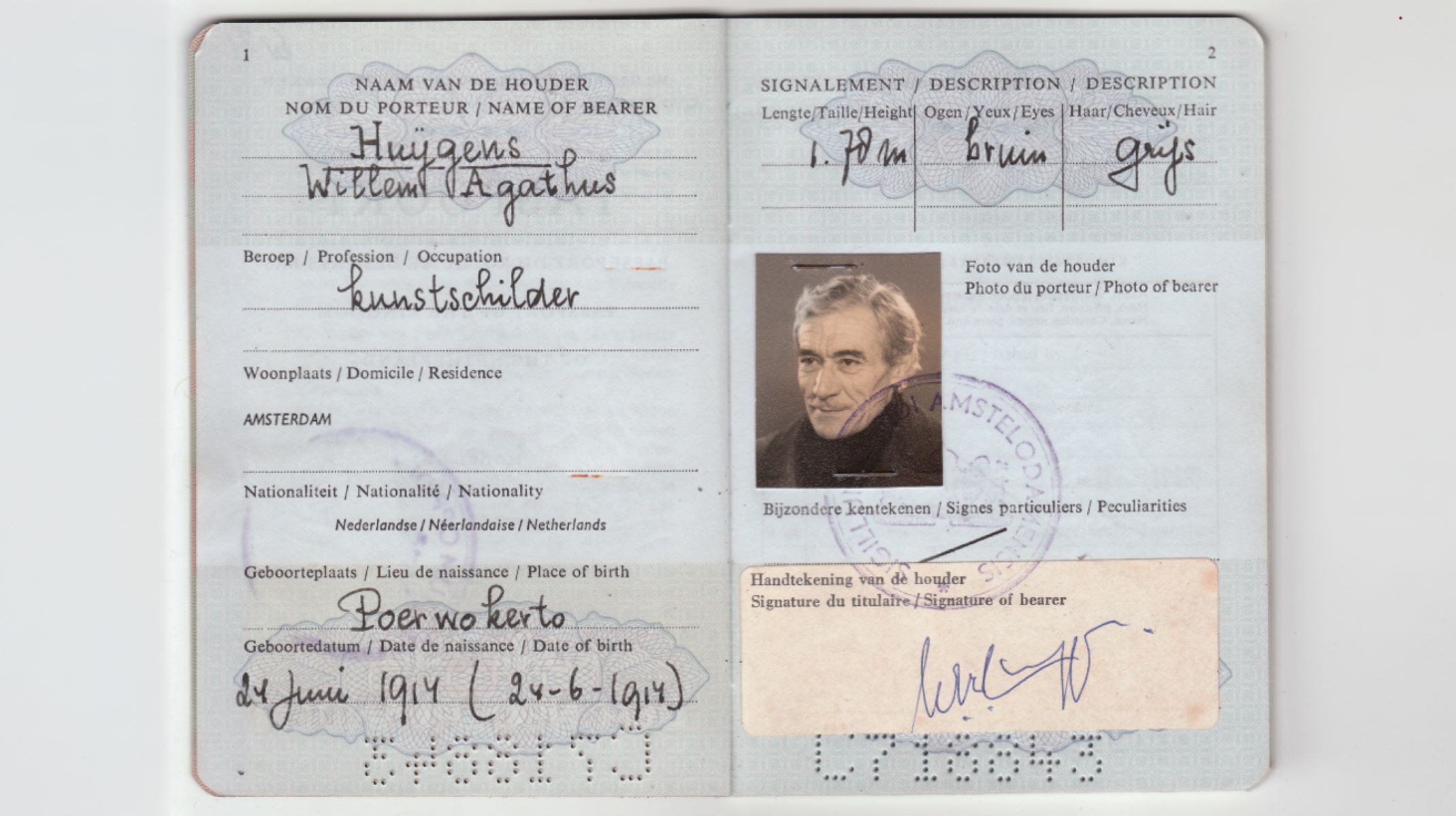 Can a Passport Photo Be in Black and White?